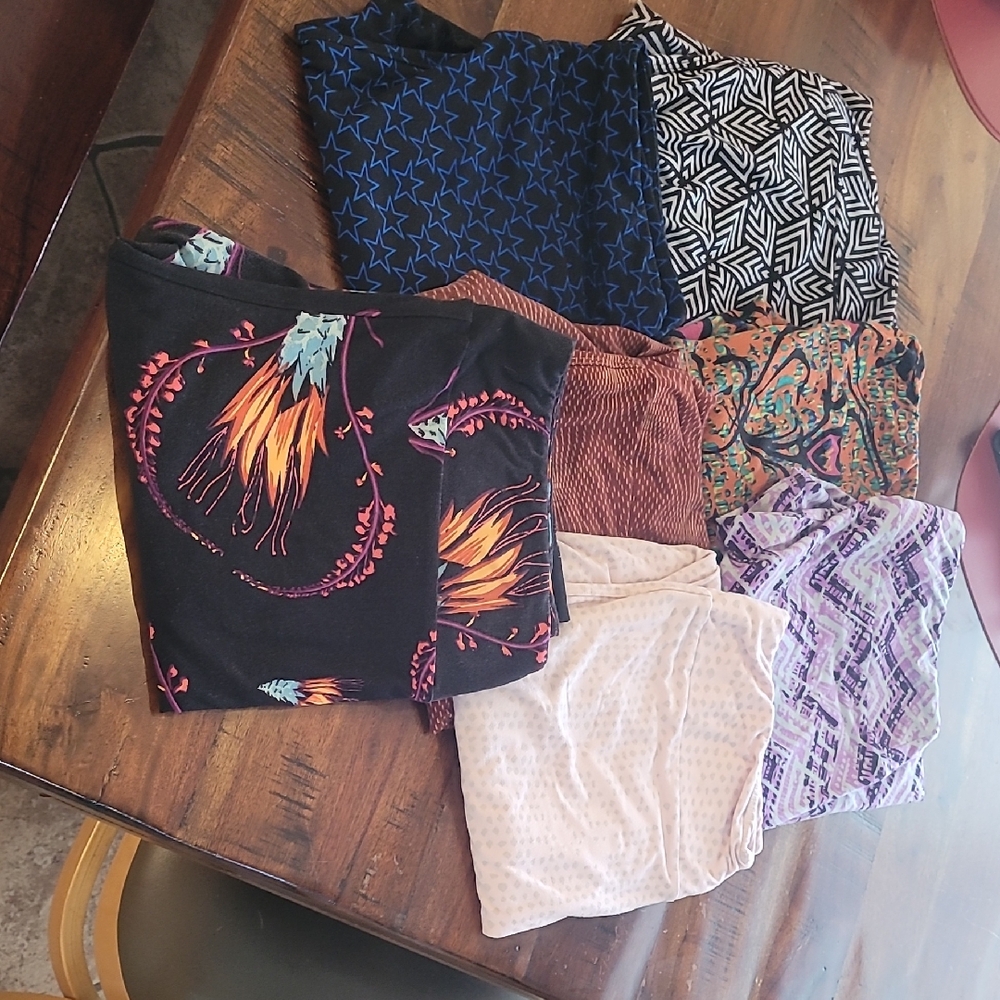 LuLaRoe Black and Blue Star Pattern Leggings